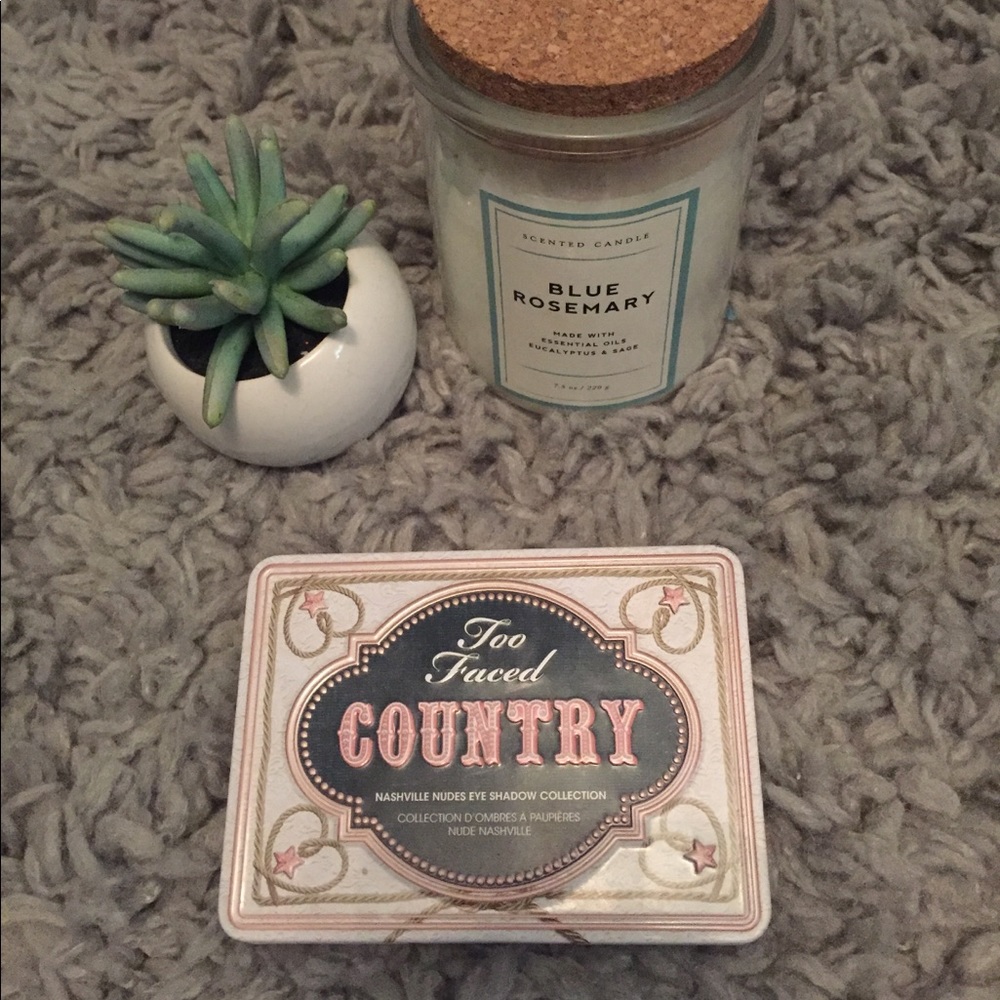 Too Faced Country Eyeshadow Pallette